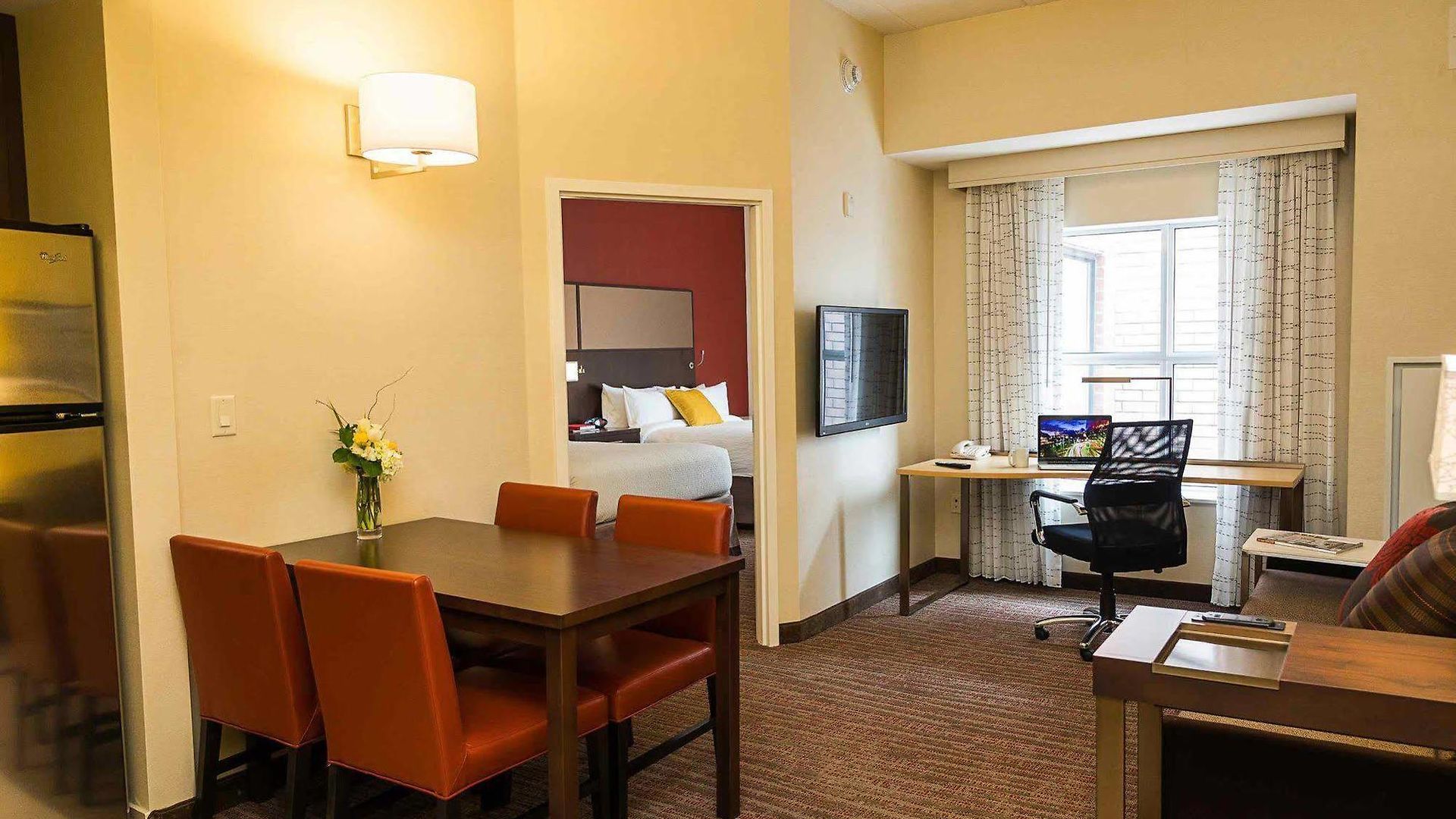 Hotel By Marriott Airport 3*