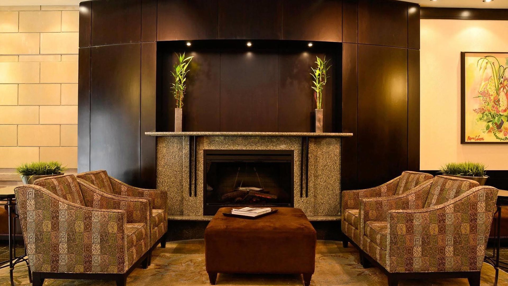Hotel At Bay Ottawa