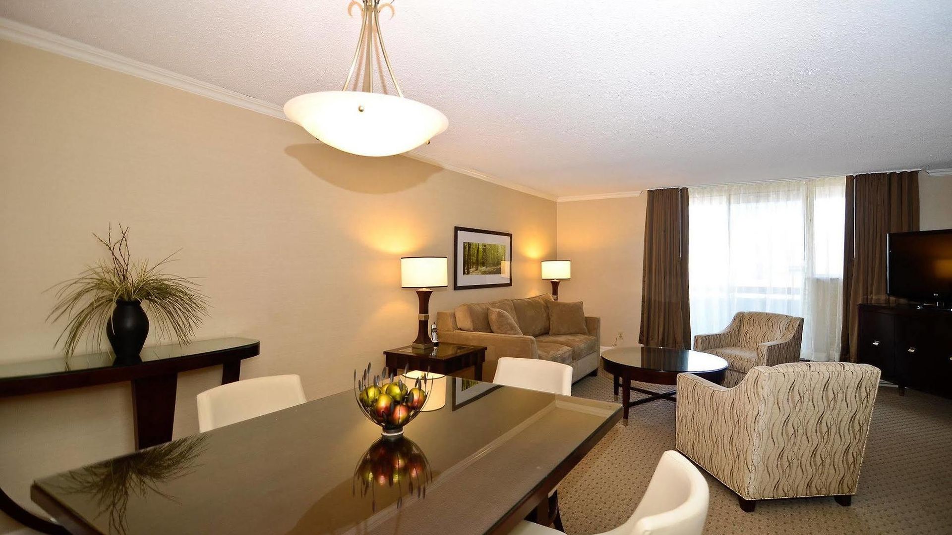 At Bay Hotel Ottawa