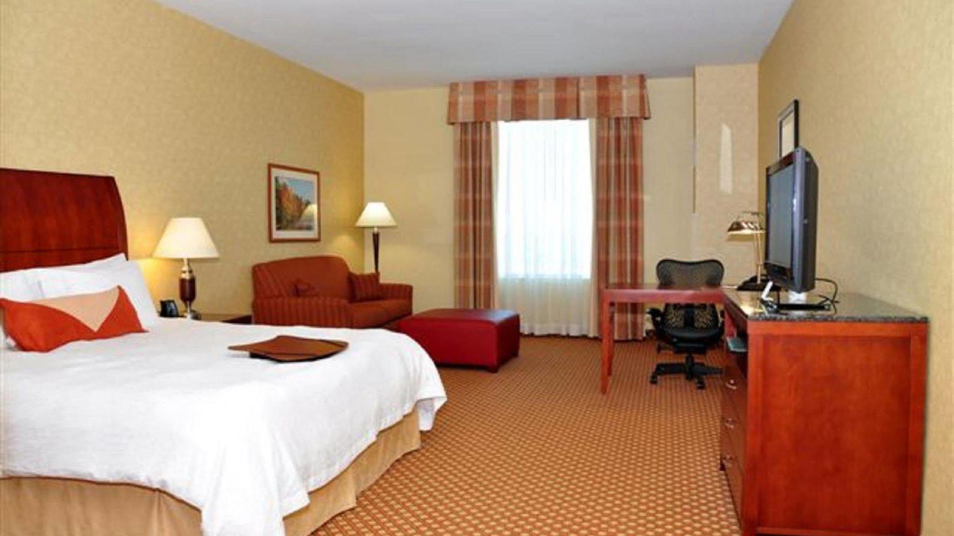 Hilton Garden Airport Hotel 3*