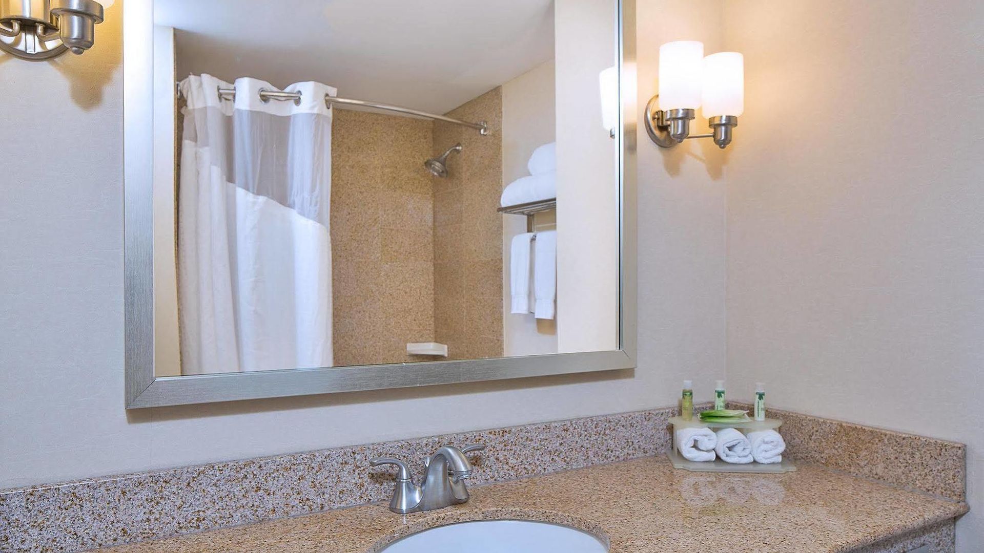 Express & Airport By Ihg Hotel 3*