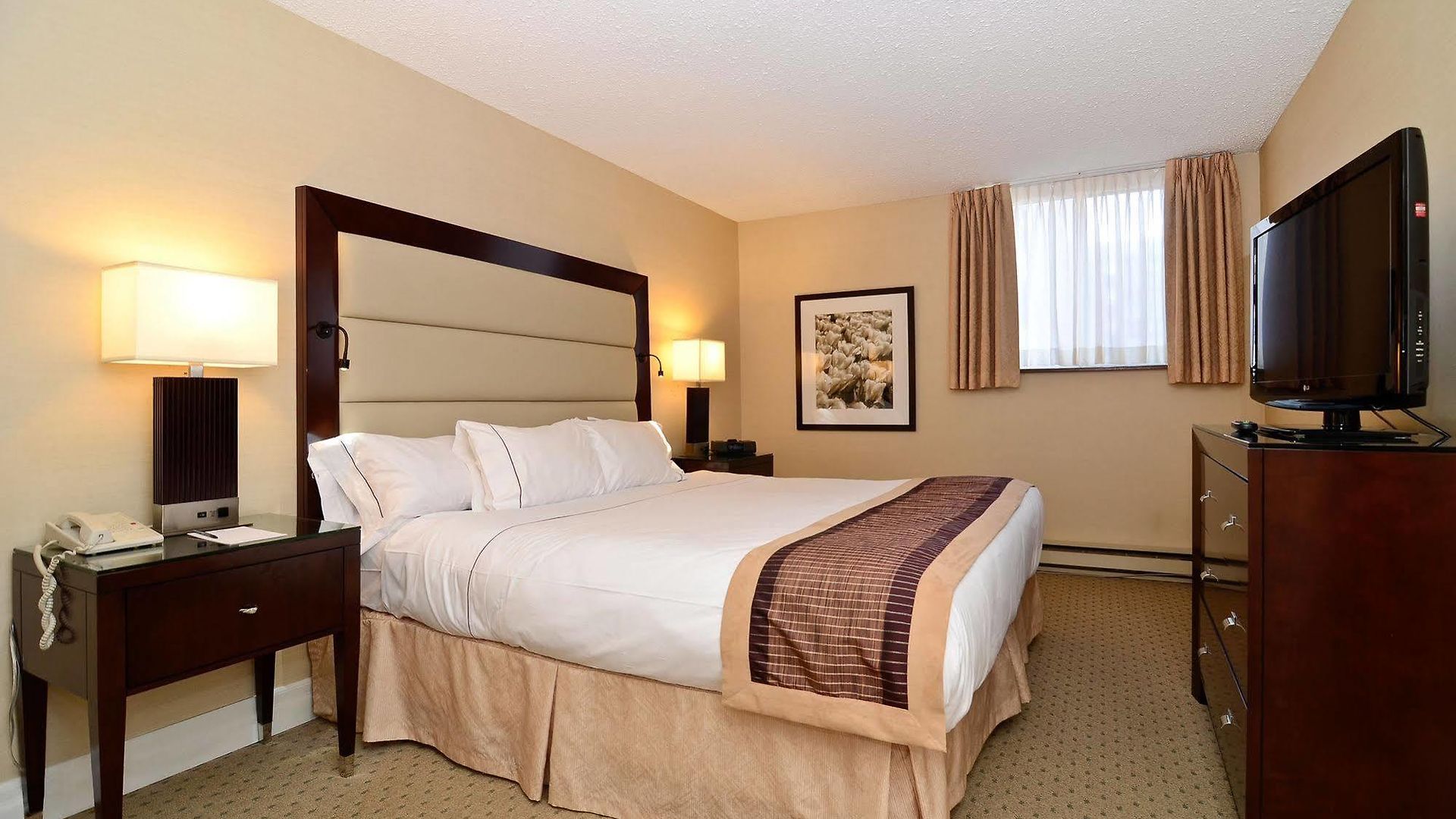 Hotel At Bay