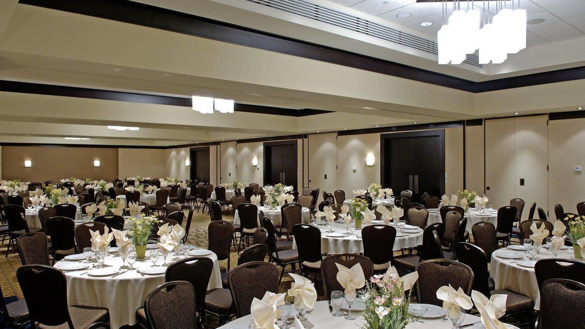 Hotel At Bay Ottawa