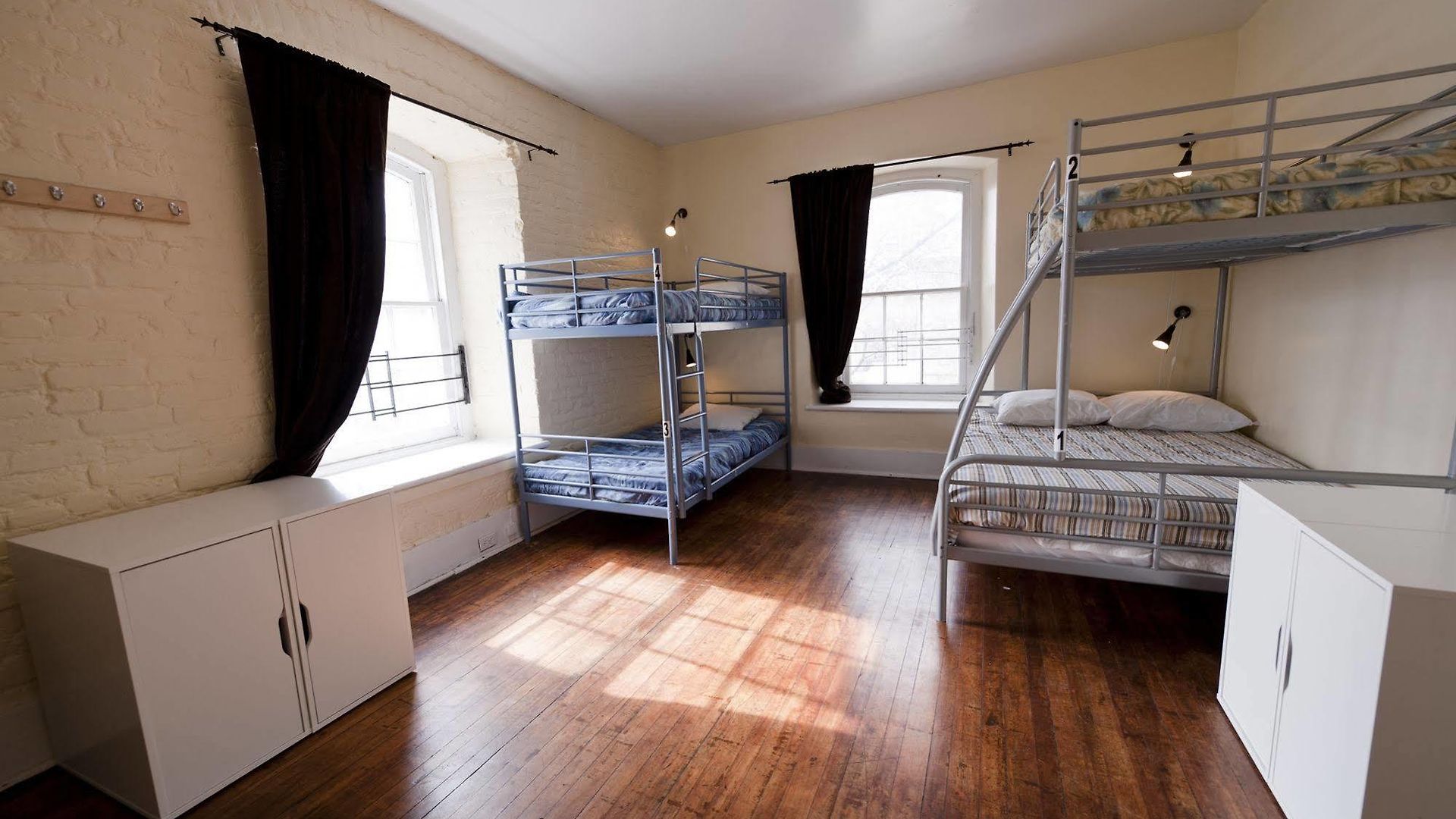 Saintlo Ottawa Jail Hostel Hostel