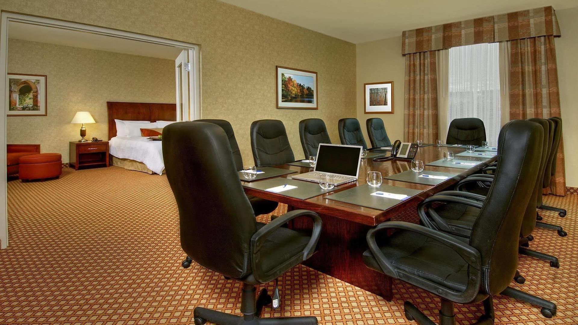 Hotel Hilton Garden Airport