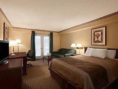 Travelodge By Wyndham West Ottawa
