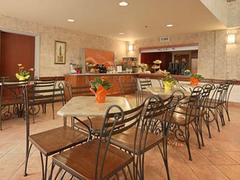 Days By Wyndham Airport Hotel