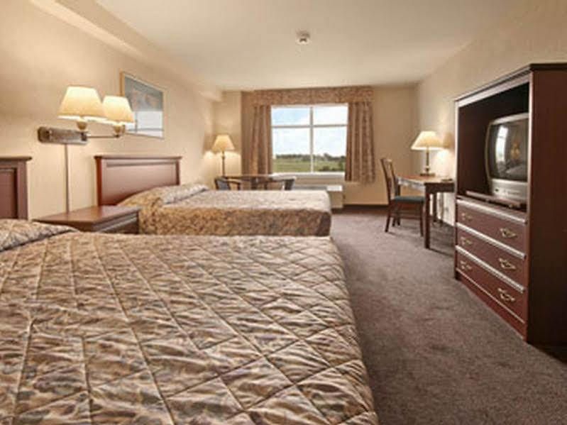 Days By Wyndham Airport 3*