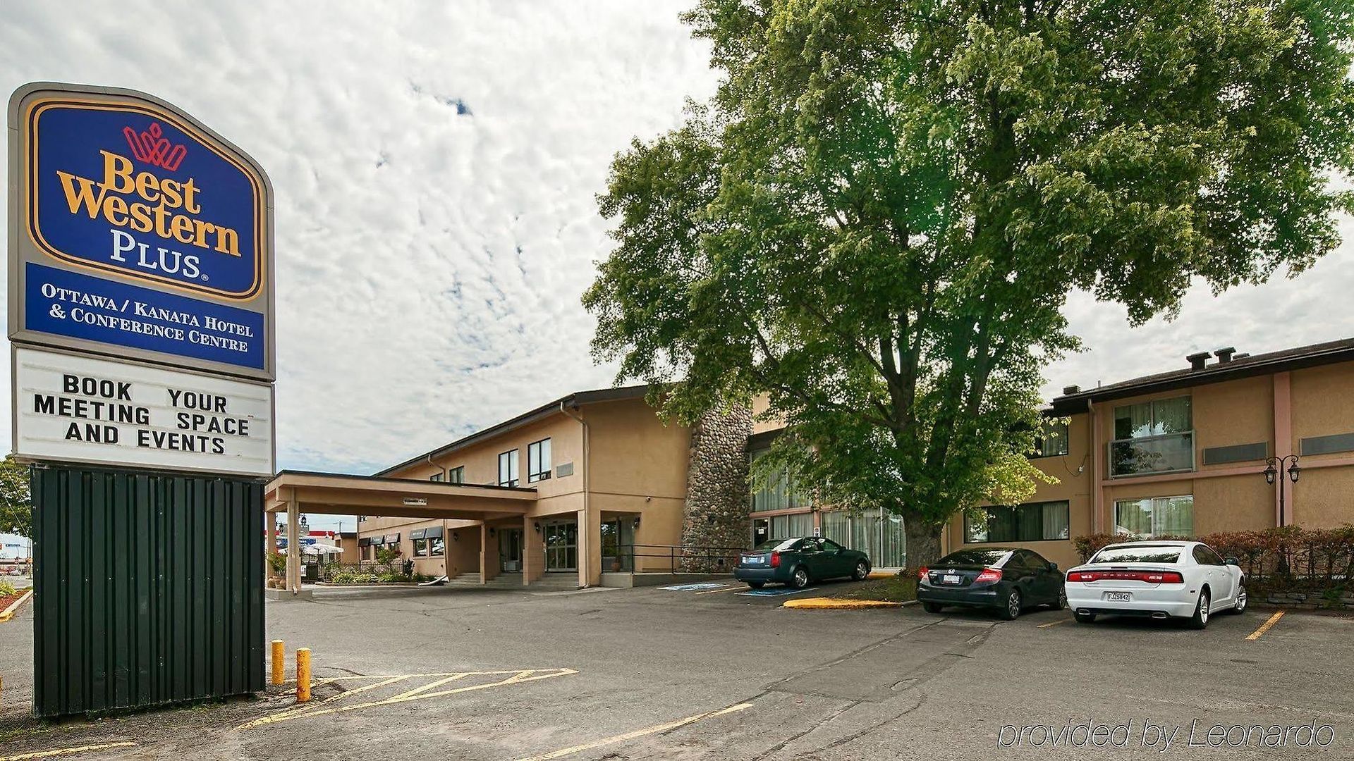Western Kanata And Conference Centre Hotel 3*