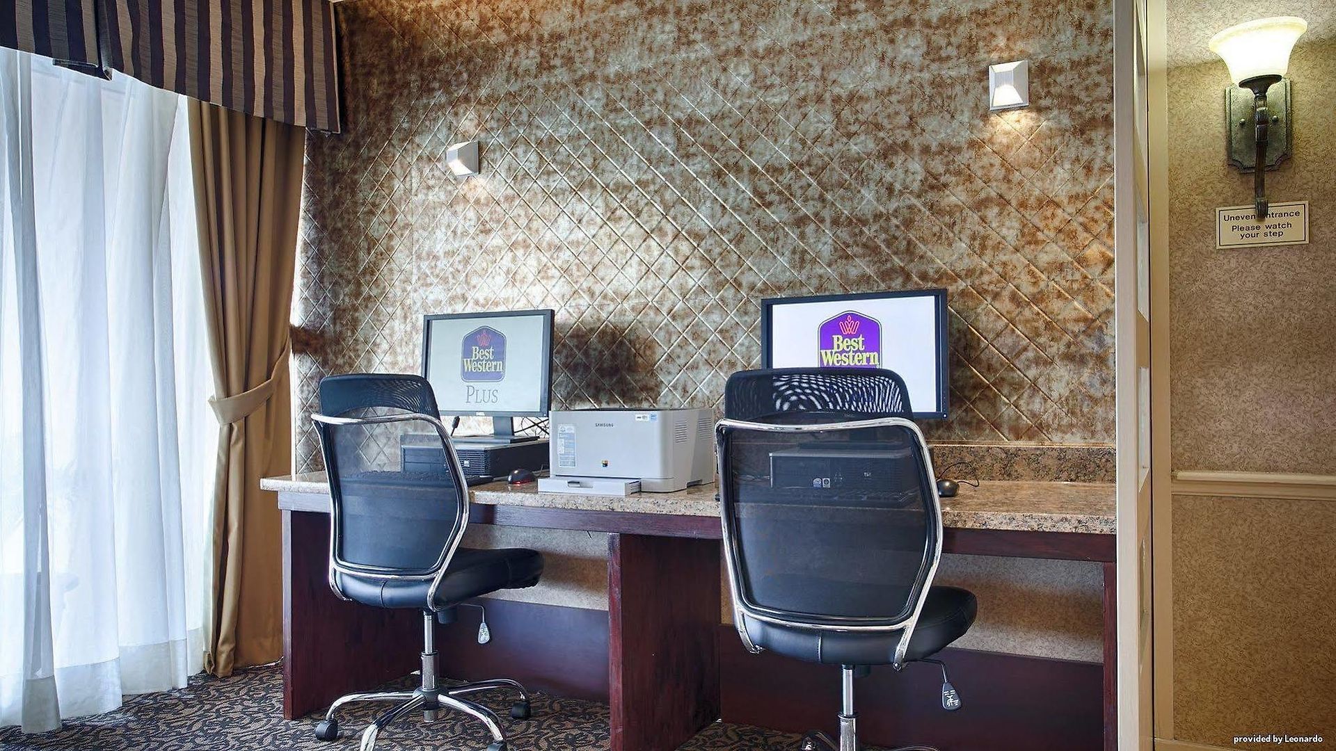 Western Kanata And Conference Centre Hotel 3*