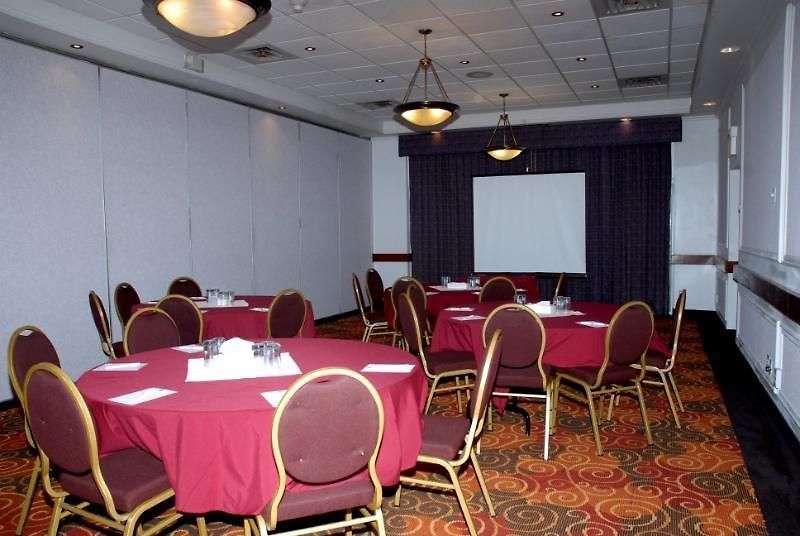 Western Kanata And Conference Centre Hotel