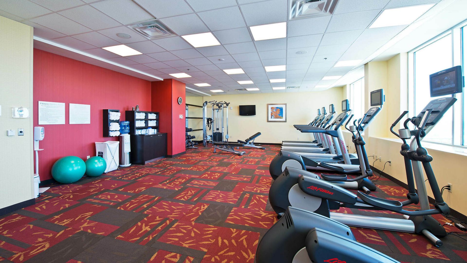 Courtyard By Marriott East Hotel 3*
