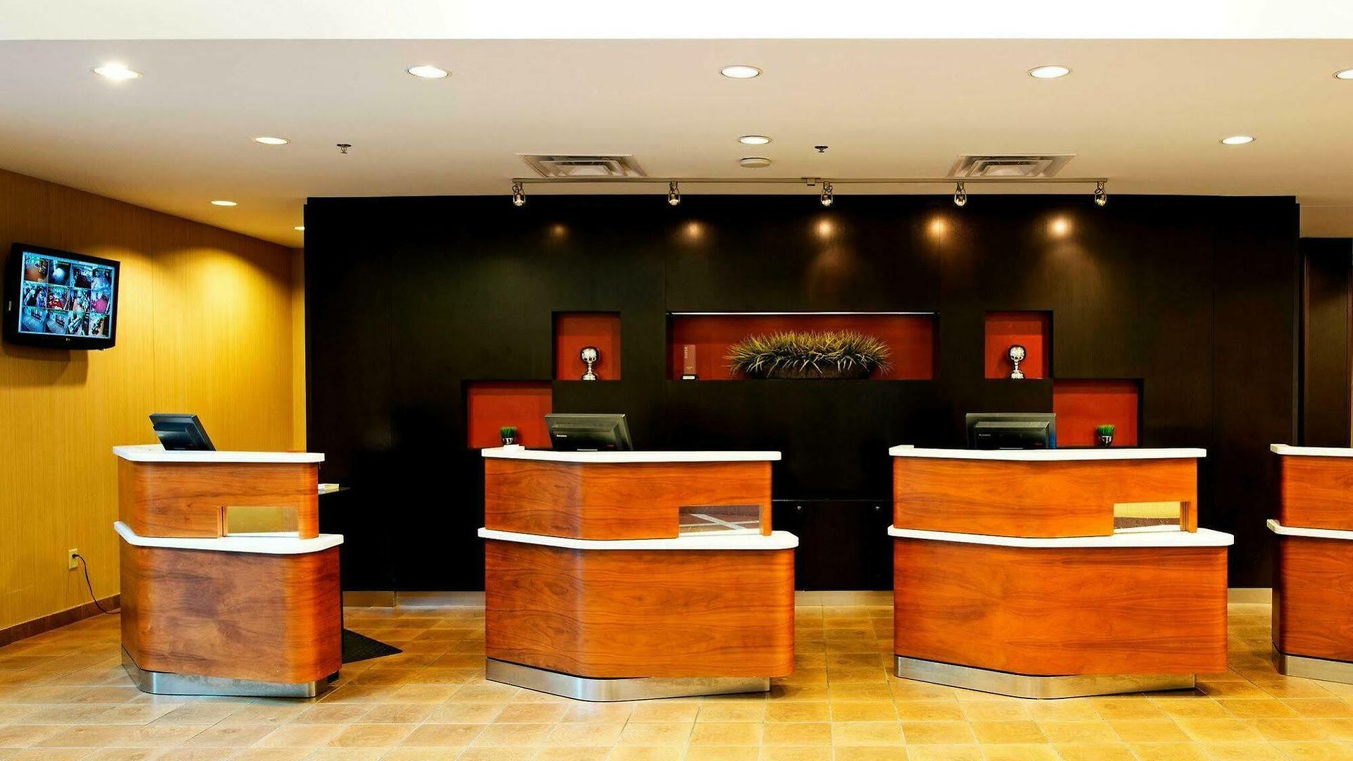 Courtyard By Marriott East Ottawa
