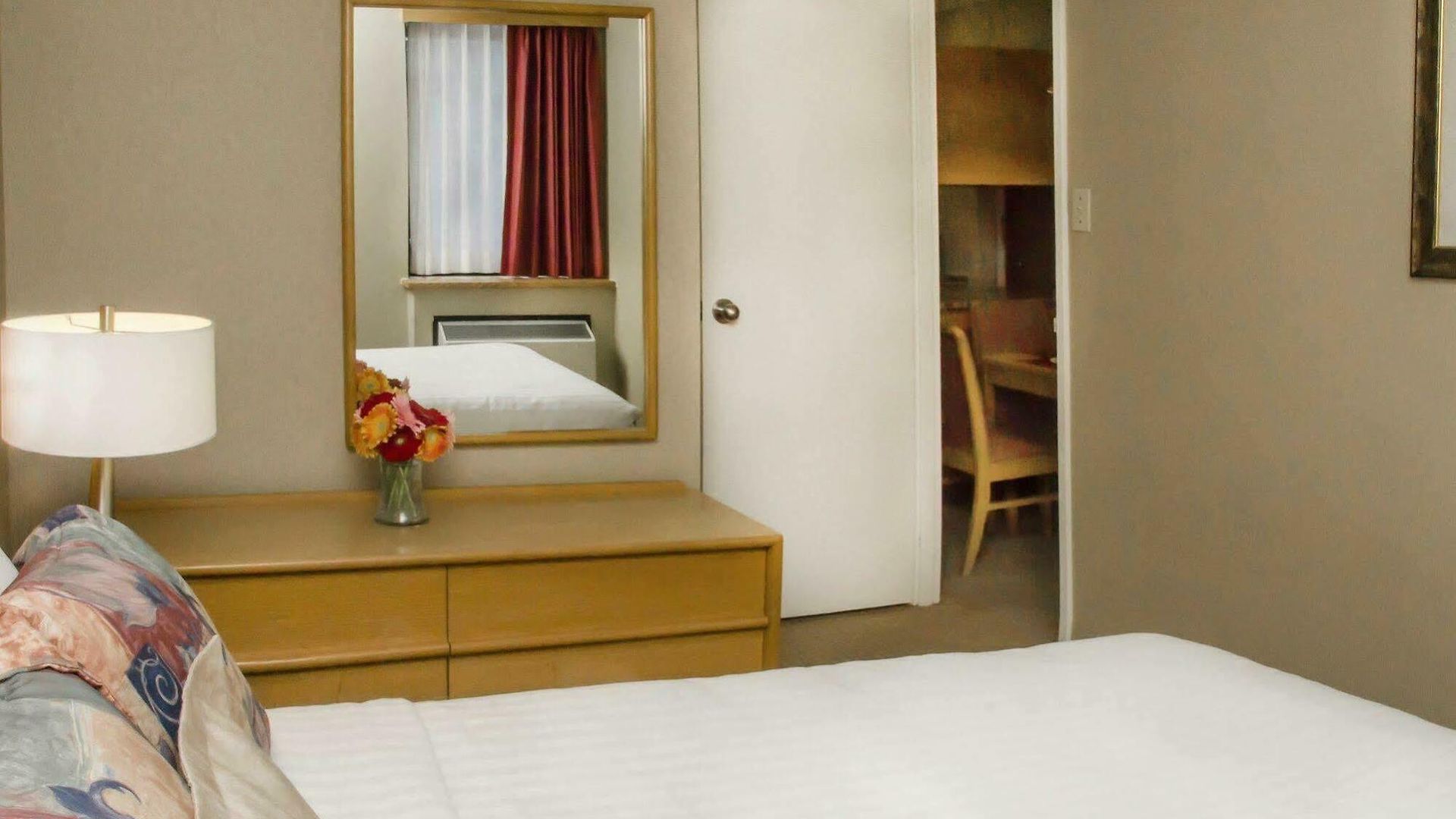 Cartier Place Hotel