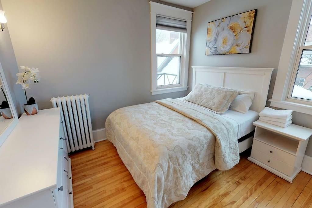 Bright Clean Private In The Heart Of Downtown! Parking Wi-fi Smart Tv Included *
