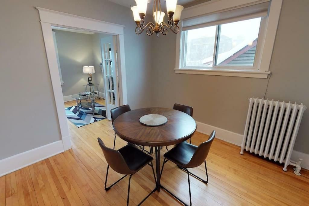 Bright Clean Private In The Heart Of Downtown! Parking Wi-fi Smart Tv Included * Ottawa