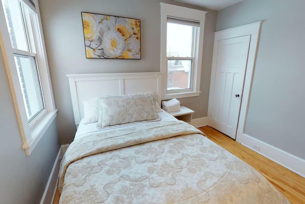 Bright Clean Private In The Heart Of Downtown! Parking Wi-fi Smart Tv Included * Ottawa