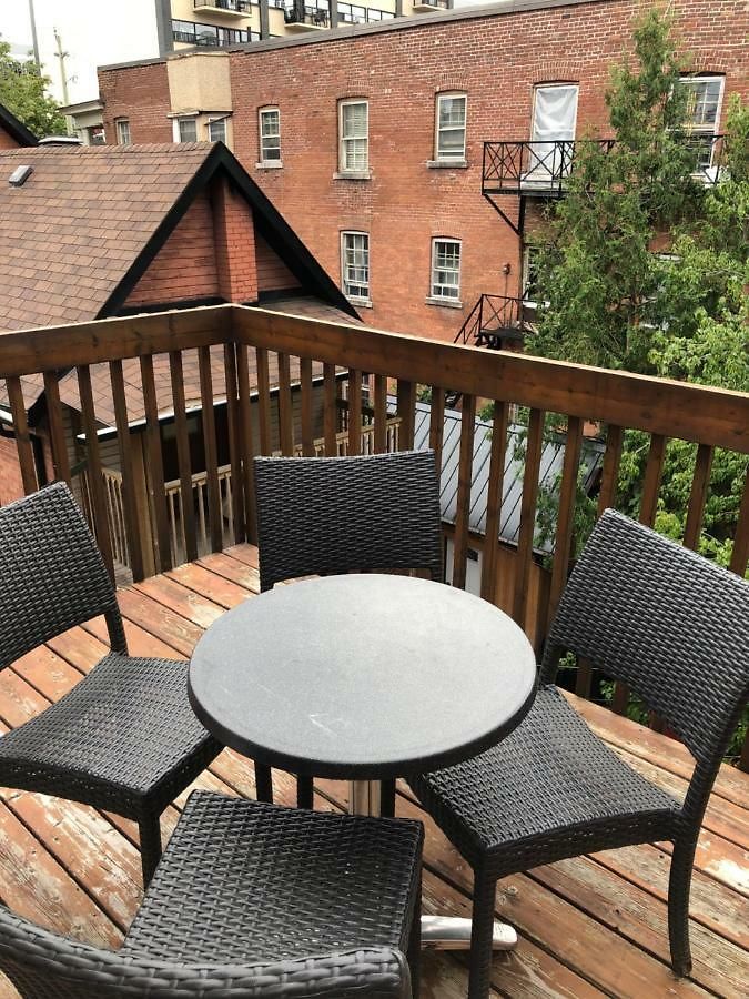 Bright Clean Private In The Heart Of Downtown! Parking Wi-fi Smart Tv Included