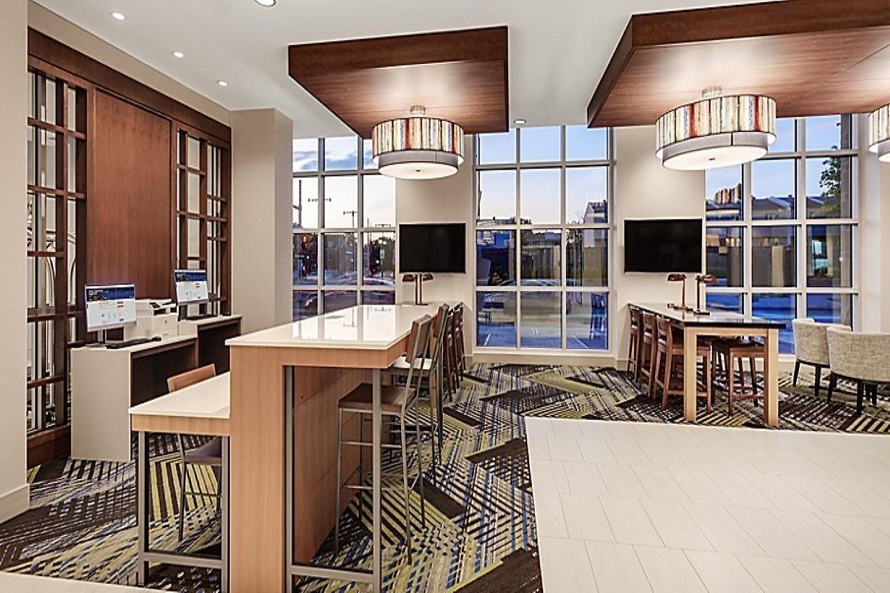 Express & Downtown East By Ihg Hotel