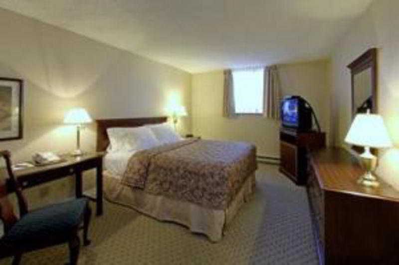 Hotel At Bay Ottawa