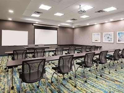 Hotel Homewood By Hilton Airport