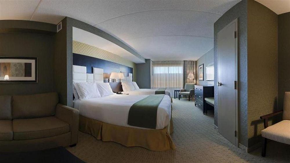 Express & West - Nepean By Ihg Hotel
