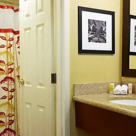 Courtyard By Marriott Downtown Ottawa