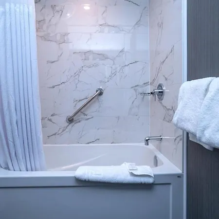 Sandman Signature Airport Hotel Ottawa
