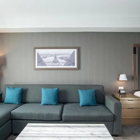 Hotel Sandman Signature Airport