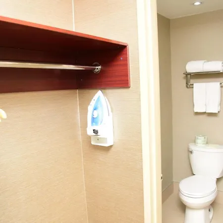 Days By Wyndham Hotel Ottawa