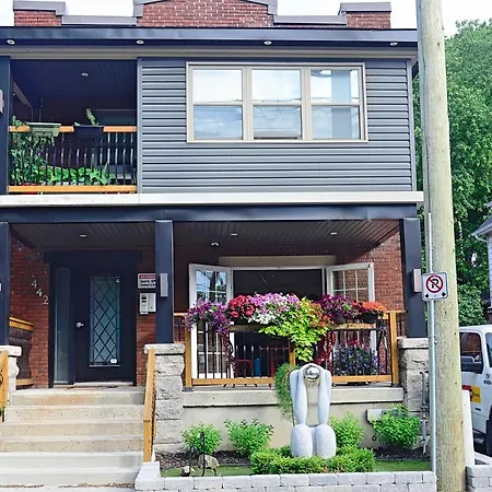 Downtown Executive Retreat With Private Balcony Near Bank Street - Sleep Max 2 Apartment Ottawa