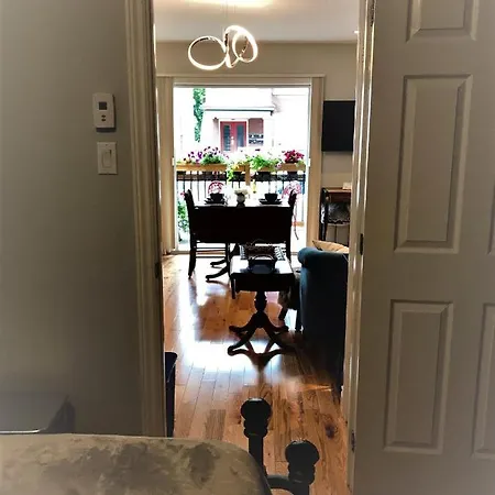 Apartment Downtown Executive Retreat With Private Balcony Near Bank Street - Sleep Max 2