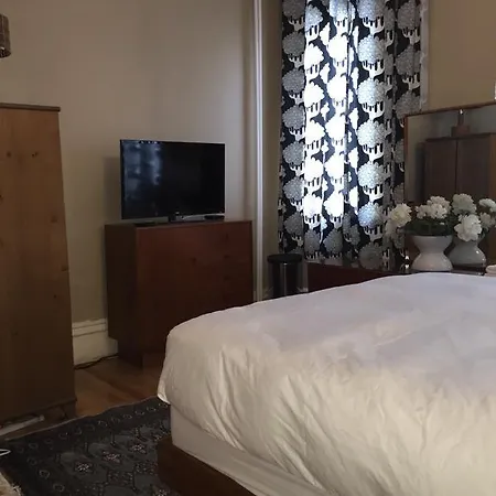 Gold Door Bed & Breakfast Ottawa
