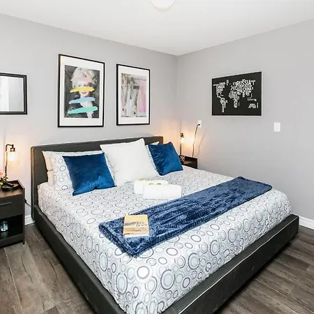Newly Renovated - Modern 1Br With King Bed - Byward Market Apartment