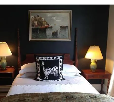 Ashbury House Bed & Breakfast 4*