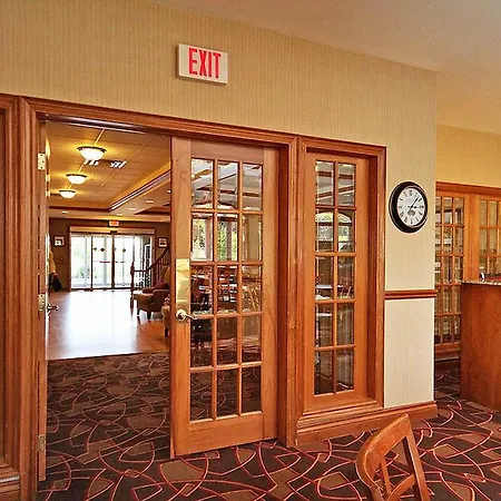 Fairfield & By Marriott Kanata 3*