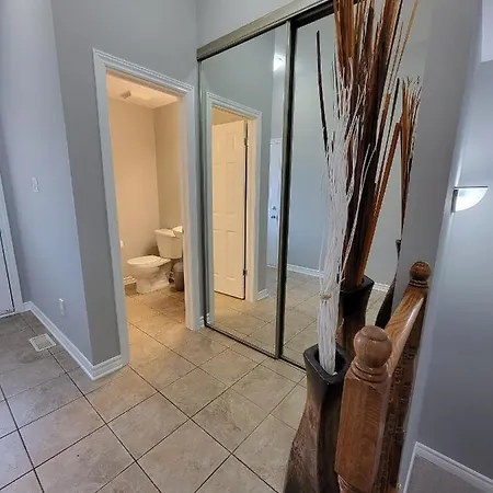 Cozy 3 Bedroom Town House 20 Min From Down Town And Airport Apartment