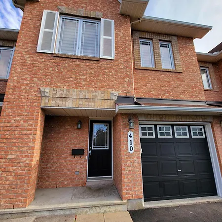 Cozy 3 Bedroom Town House 20 Min From Down Town And Airport * Ottawa