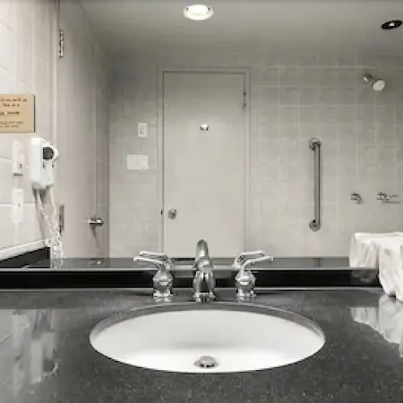 Hotel Days By Wyndham West
