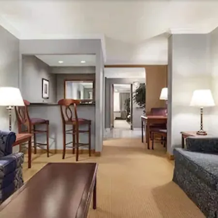 Days By Wyndham West Ottawa