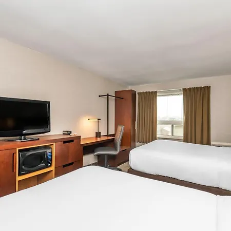 Comfort East Inn 4*