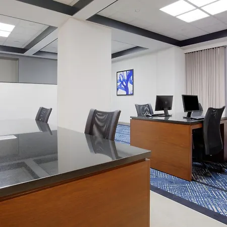 Hotel East By Ihg