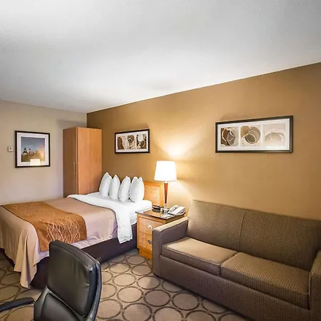 Comfort Kanata West Inn 4*