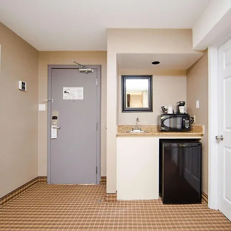 Western Kanata And Conference Centre Hotel 3*