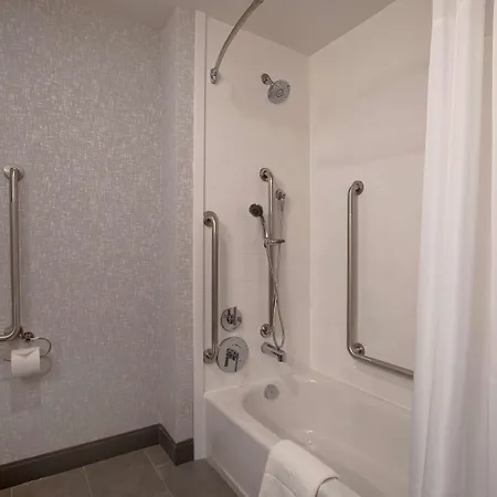 Hampton & West, Ontario, Canada Hotel 3*