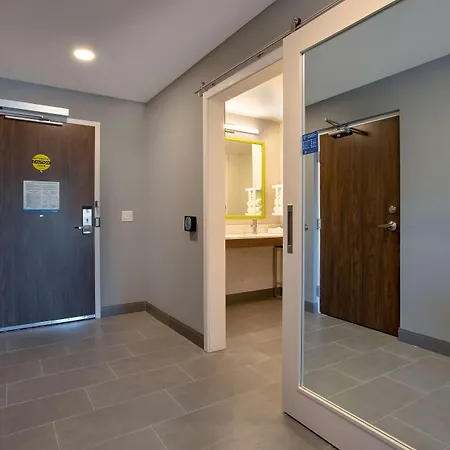 Hampton & West, Ontario, Canada Hotel 3*