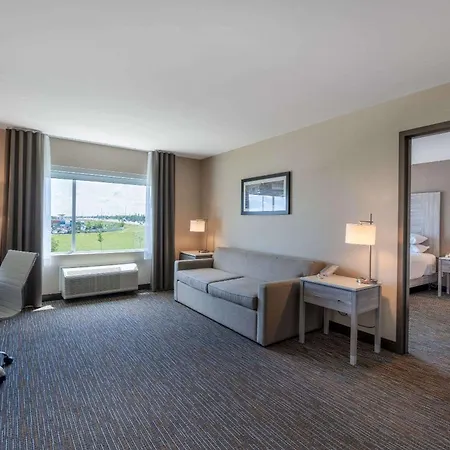 Wingate By Wyndham Kanata West Hotel 3*