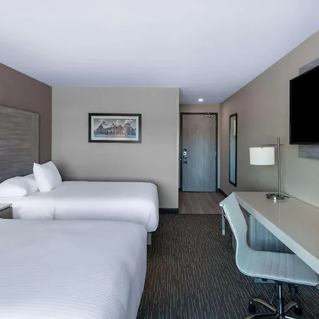 Wingate By Wyndham Kanata West Hotel 3*
