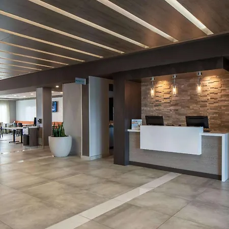 Wingate By Wyndham Kanata West Hotel