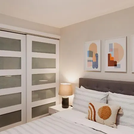 Modern, Luxurious Near Downtown *